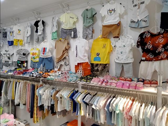 微商代理童装好卖吗(实体店艰难存活之际，实体童装店还能开么？)