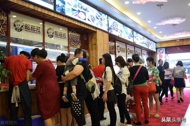 卖早餐什么好卖南宁(南宁大妈卖早餐利用“别人爱占便宜”弱点，一月净赚13万，了不起)