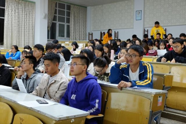 未来热门专业有哪些(2022年高考几大热门专业出炉，未来发展前景可观，学生可重点参考)