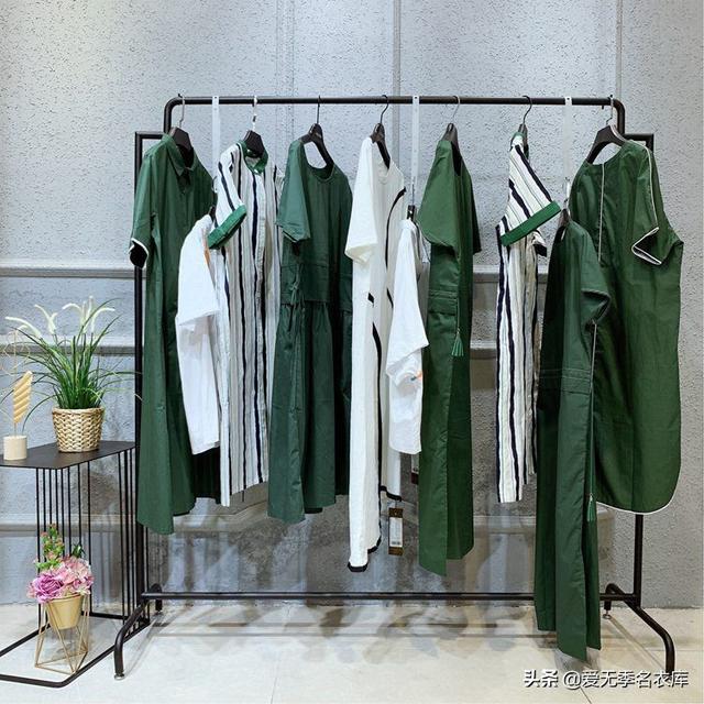 爱无季女装折扣店(品牌女装折扣店不知道怎么经营？经营五部曲轻松做生意)