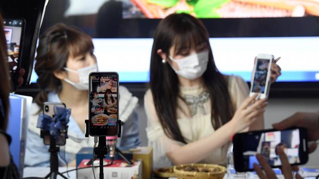 抖音热门话题在哪里看(抖音短视频追热点的技巧与禁忌)