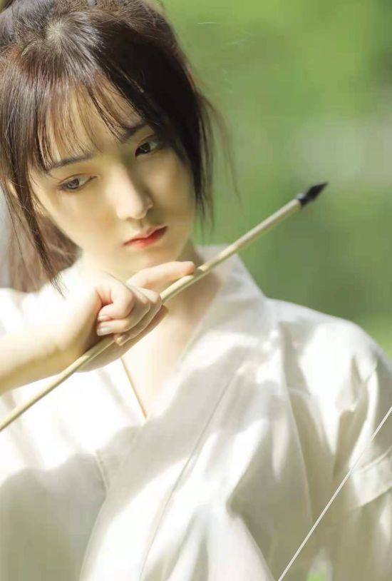 个人介绍快手可爱(快手主播卷卷：坚守游戏梦，做传递快乐的使者)