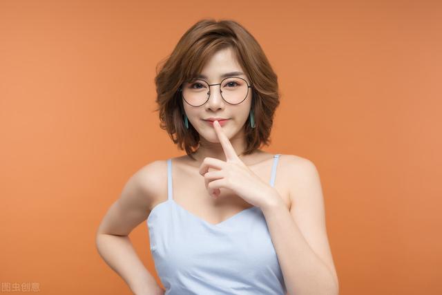 眼镜店怎么开能赚钱(天津大叔开眼镜店，顾客买眼镜就送500元，反而年入96万，牛)