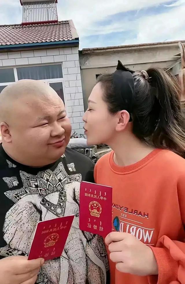 快手网红为什么能挣那么多钱(快手网红狗老师结婚还能赚千万，真的是最牛的老师)