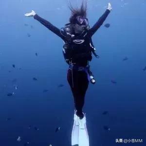盲僧原型是哪个国家的(小苍才是盲僧原型？Q技能姿势出自小苍飞踢！旧照曝光，我信了！)
