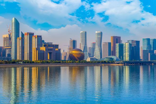 新一线城市排行榜出来了(2021年度城市百强：12座城市成为一线，济南仅第26，南通第41)