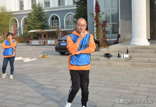 年会单人惩罚小游戏(石家庄企业年会趣味惩罚小游戏合集，室内团建拓展培训游戏分享)