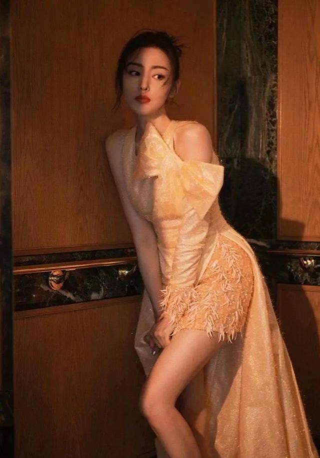 淘宝连衣裙好评语(女人要选好服饰)