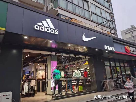 网上品牌折扣店怎么加入(耐克阿迪达斯折扣店加盟：品牌折扣店的魅力是什么？)