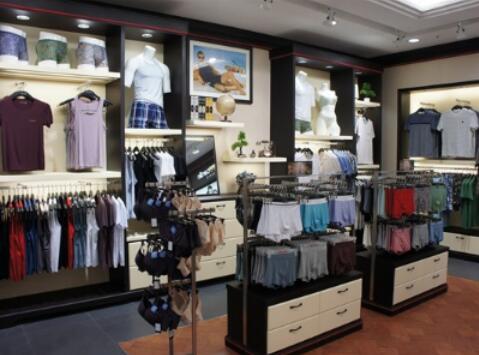 内衣店利润多少(四家内衣店年入10万，女孩成为小小连锁企业掌门人)