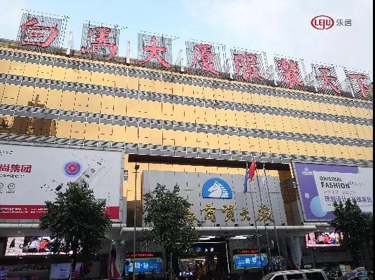 白马服装批发年底(告别杂乱！“网红直播地”广州白马市场将“腾笼换鸟”！)