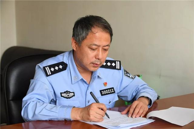 金杰猫(我在岗位上丨金杰：公安队伍里的“金融专家”【新警察故事】)