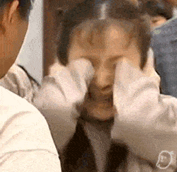 唯品会女装专卖店品牌女装秋装(针织衫+半裙=秋季王炸穿搭！大牌低至1折谁穿谁好看)