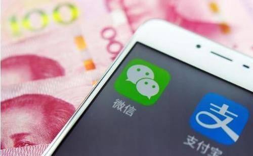 微信向别人银行卡转账需要手续费吗(微信可转账到 QQ 了，无需手续费)
