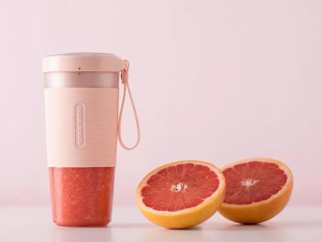 摩飞榨汁杯充电亮白灯(新款摩飞榨汁杯来了，颜值升级，还能无线充电)