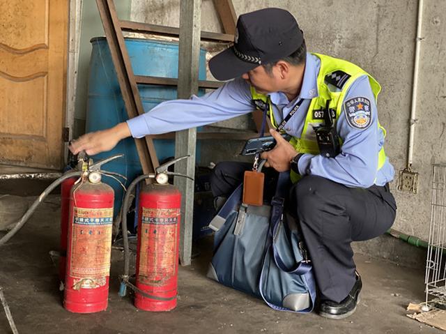 三合一多合一(“三合一”场所危险隐患多，这个区的民警开出定制化整改“药方”)