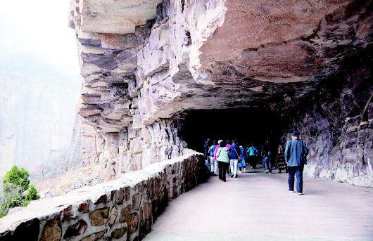 旅游团购物套路(记者暗访198元低价“套路团”：3天2夜套路满满……)