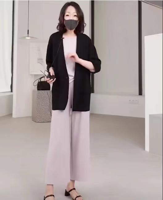 衣品天成怎么加盟(高学历老板娘直播带货年赚8亿“淘系女装第一股”前景仍堪忧)