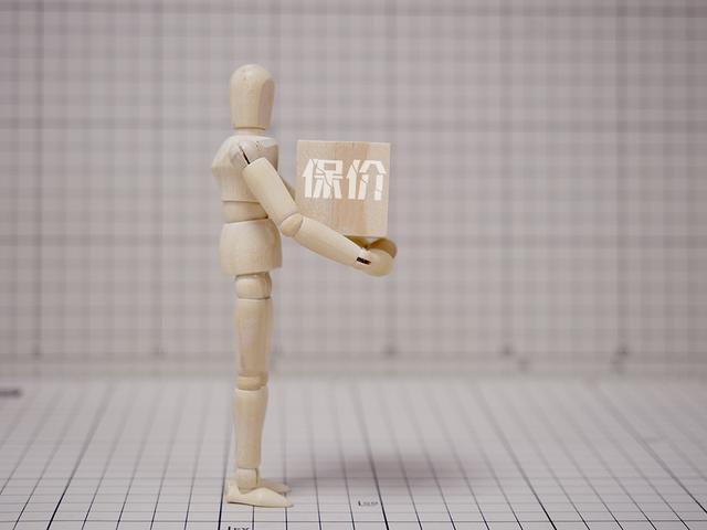 顺丰保价收费标准7000(快评｜保价4000元只赔600元？快递公司不能收钱爽快赔付耍赖)