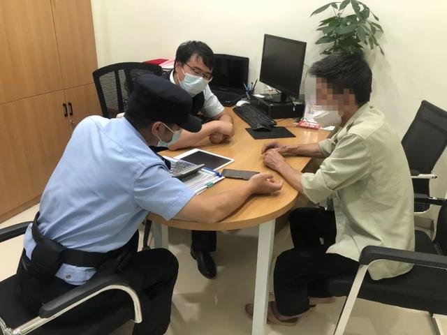 微信群怎么把群主转给别人(安徽歙县一男子被拉入炒股群 整个群聊只为骗他一人)