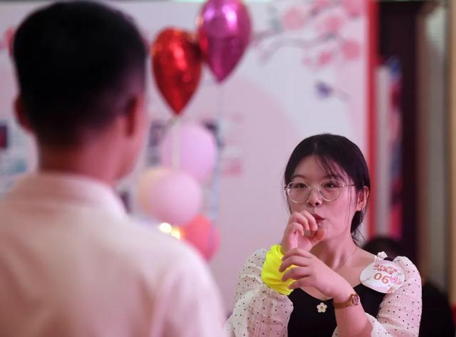 中国单身男女比例2019年(中国正在进入“单身潮”？单身人群，不必等爱情来敲门)