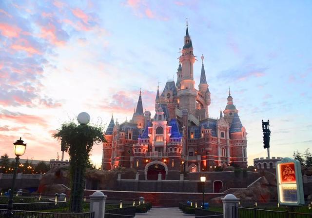 国际快递价格查询顺丰(受台风灿都影响，上海浦东、虹桥机场进出港航班将取消；寄件选签收确认加1元？顺丰：快递行业通行做法；长安汽车副总裁余成龙病逝)