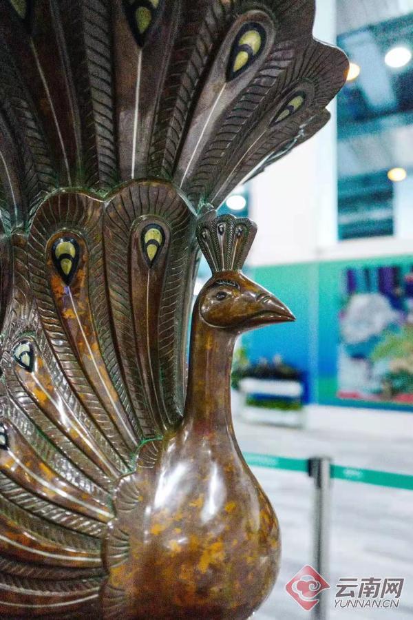 少数民族工艺品(金、木、土、石、布……100件COP15特色文创呈现云南文化多样性)