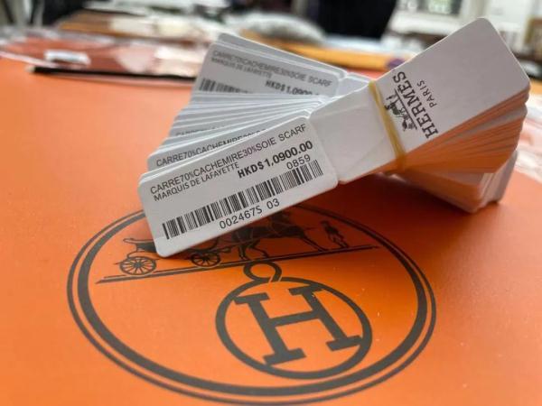 高仿奢侈品在哪里买(假LV卖一两百不存在欺骗？警方：都是知假买假)