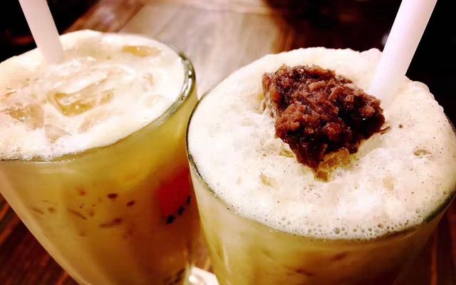 奶茶店成本(开奶茶店的年轻人：开店成本几十万，能盈利的不到10%)