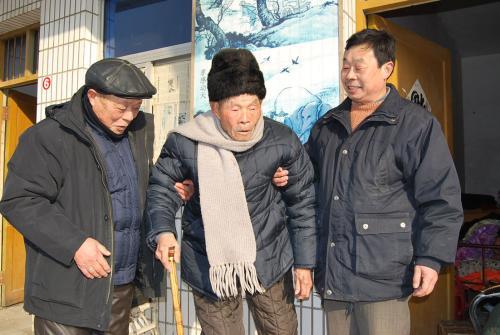 五保户遗嘱的有效条件(农村“五保”户去世后，其继子是否还有继承权，有何法律依据呢？)