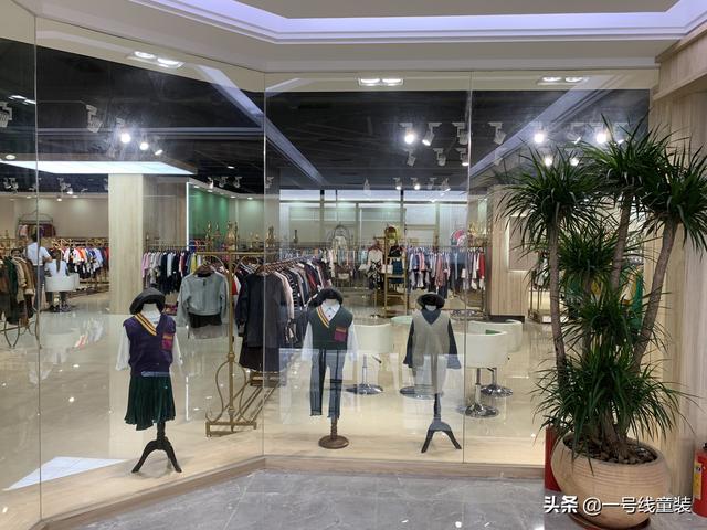 上海童装批发市场在哪里进货(新手开品牌折扣童装实体店去哪里进货好呢？)