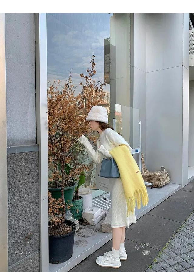 淘宝女装连衣裙秋冬新款女装(气质淑女纯色圆领棉羊绒针织裙子秋冬新款显瘦中长款连衣裙)