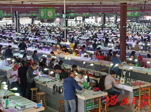 广东玉器批发市场在哪里(寻找肇庆地标 ▏四会天光墟：全国首屈一指的玉器市场)