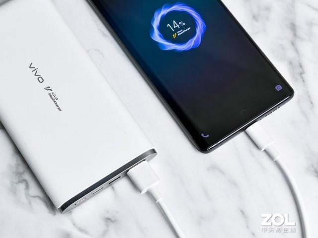 手机充电宝输出电压是多少伏(vivo 双向闪充移动电源评测 22.5W带来极速充电体验)