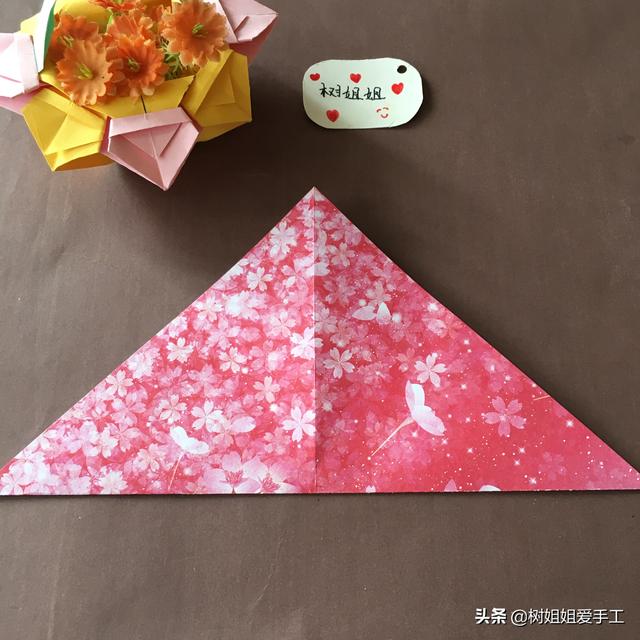 适合女生的手工折纸不用胶(饰品折纸：1张纸，不需要用胶就可以折出漂亮的手镯)