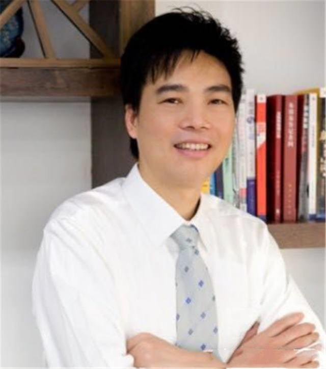 胡志标现在还有几个亿(初中毕业、一穷二白的胡志标，为什么能用2年时间赚16亿元)