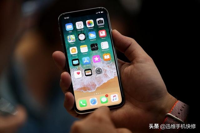 苹果手机没有声音了,变成耳机模式了(iPhone手机插耳机没反应？最容易出问题的是这儿，这样就能解决)