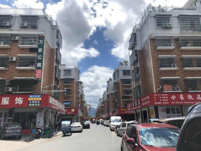义乌小商品网红基地(被阿里拼多多挤压的义乌，为何还能成为5万名网红直播的聚集地？)