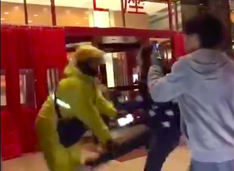 顺丰快递小哥被扇耳光后续(顺丰小哥被扇耳光，王卫发怒追究到底，美团小哥被踢，王兴咋处理)