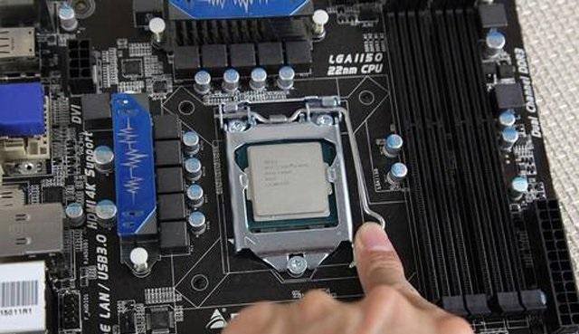 如何买电脑CPU(电脑CPU如何选购？台式机CPU知识扫盲和选购建议)