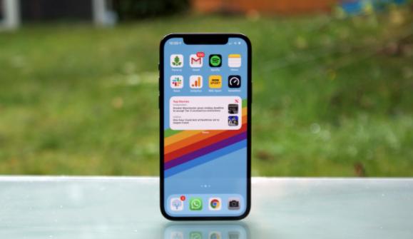 苹果手机的内存(iPhone 12运行内存只有4GB，再过3年真的会淘汰吗？深度解析)