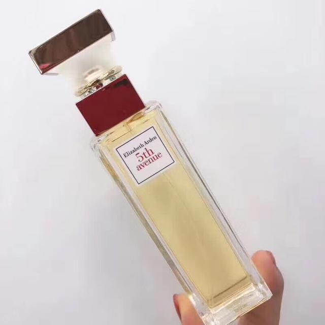 第五大道香水好闻吗(低调有气质的“富家千金香”，​闻一次就让人念念不忘​)