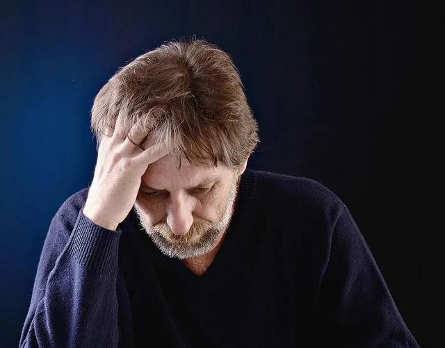 促进头发浓密的方法(头秃有救了？《自然》最新发现：最简单的办法，或能让你重获浓密头发)