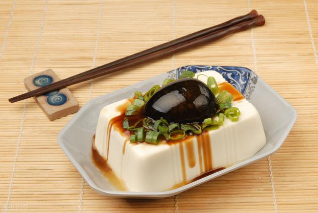 小型豆腐制作机多少钱一台(豆腐机制作跟纯手工有区别吗)