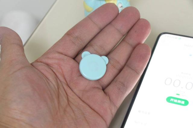电子体温表使用方法(24H实时监测温度，给孩子更好的呵护：刷芯无线电子体温计体验)