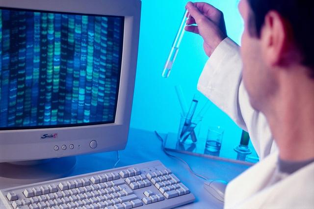 报考专业热门专业(被称为“万金油”的4大专业，学生可自由选择升学或者工作，收藏)