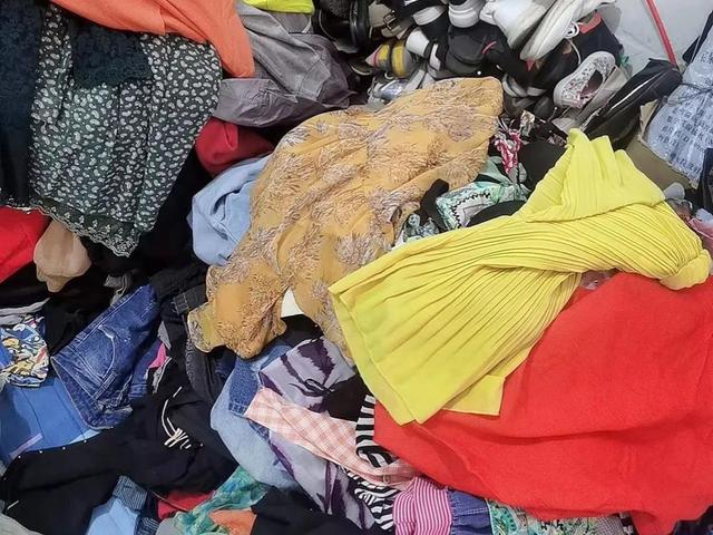 旧衣服回收公司加盟(正牌官方的)(想做旧衣服回收，该如何进入这个行业？)