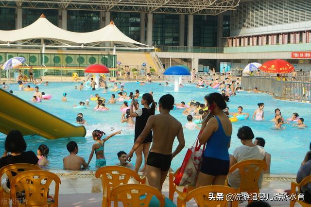 婴幼儿洗澡游泳馆加盟店多少钱(寒冬腊月，开家婴儿游泳馆创业加盟还赚不赚钱？)