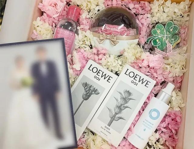 现在结婚流行送什么(这一天专属于女人，应该送她什么？)