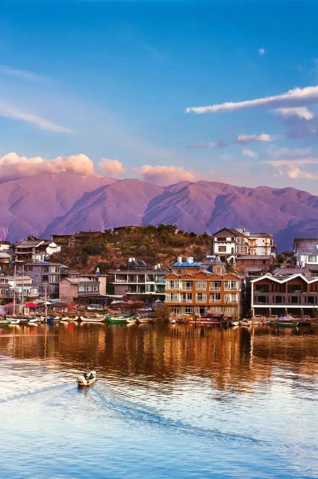 情侣旅游发朋友圈的精美句子(情侣必去！在最甜蜜的旅行地，和你一起看遍世间美好)